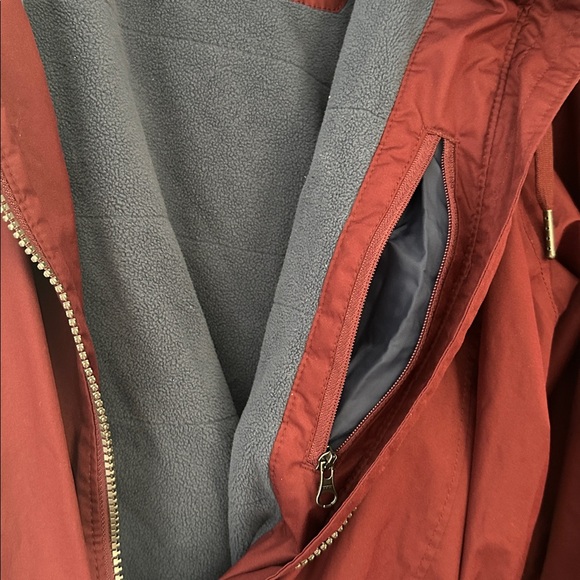 Columbia waterproof Burgundy Jacket - Picture 5 of 6
